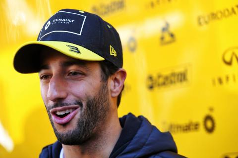 Daniel Ricciardo says 10-race F1 season would be “legit” 