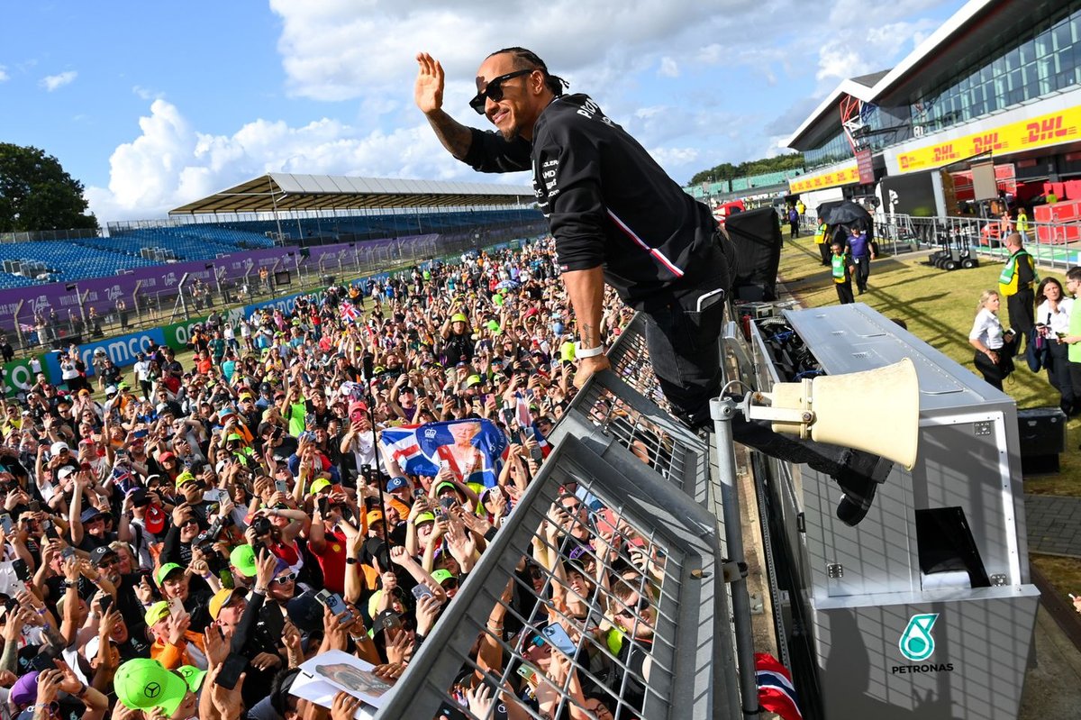 Hamilton: “Silverstone bilet fiyatlarındaki artışın dengelenmesi şart”