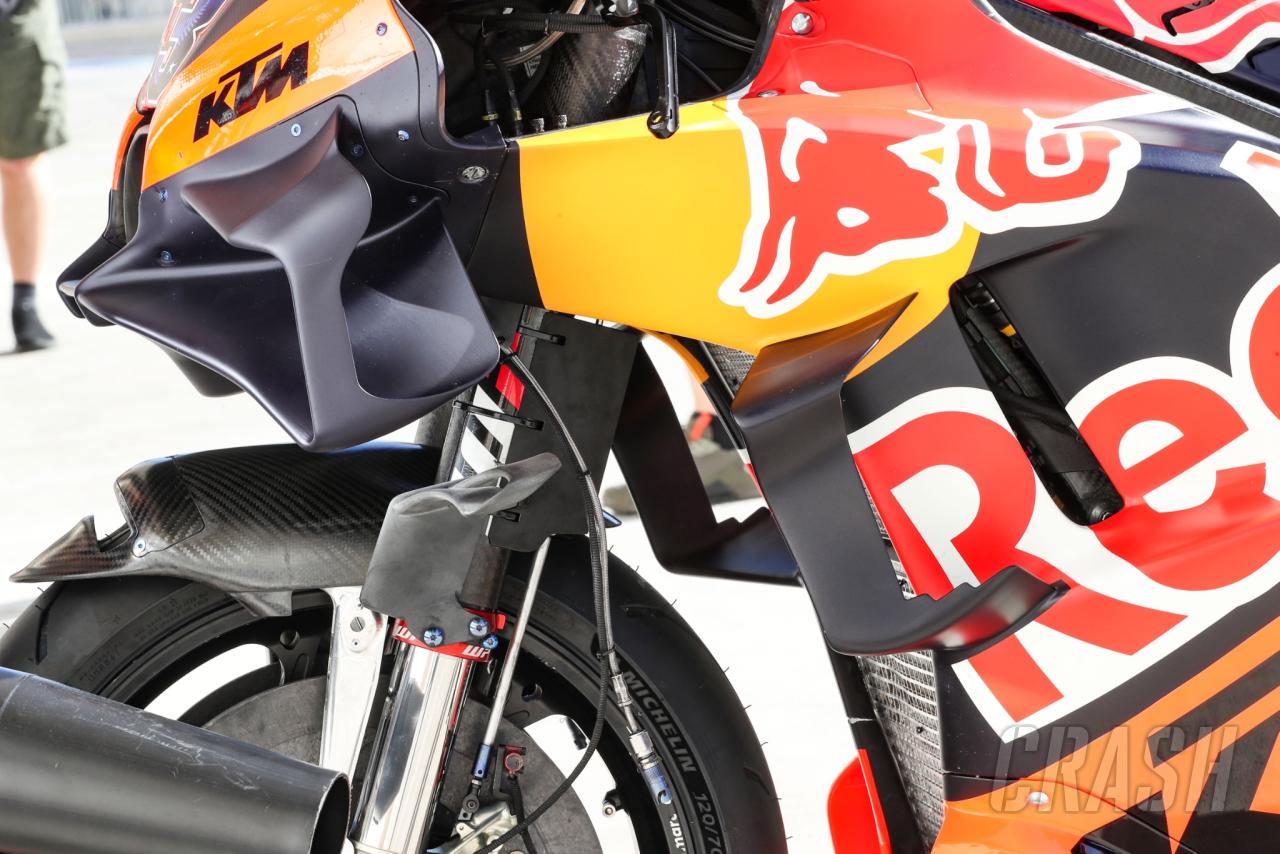 Pro mountain biker stuns Dani Pedrosa by brilliantly riding KTM MotoGP bike