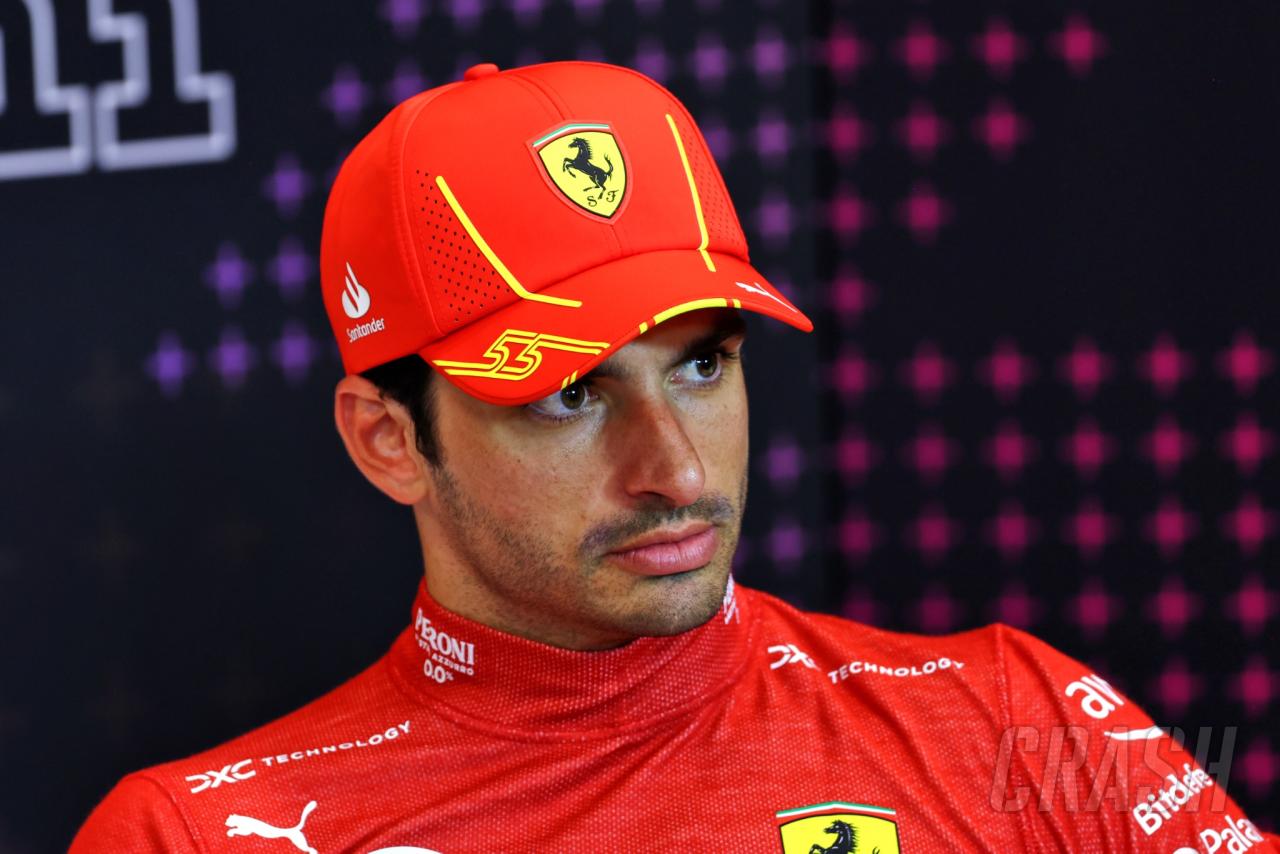 Carlos Sainz gives “five-year” hint amid “stressful” talks over next F1 drive