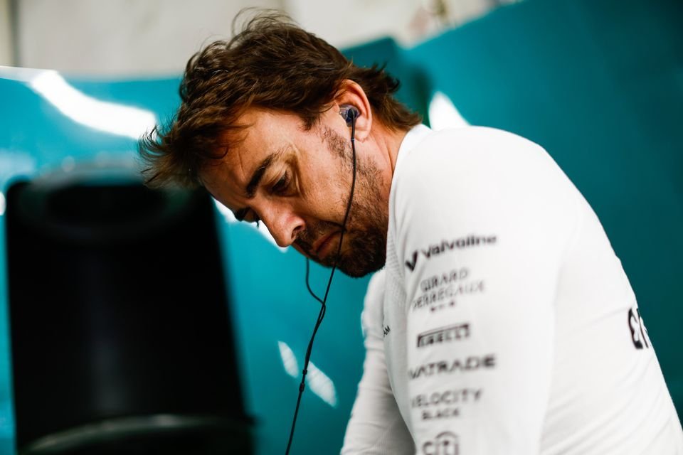 Brundle: “Alonso, Aston Martin’de saldırgan ruhunu kaybetti”