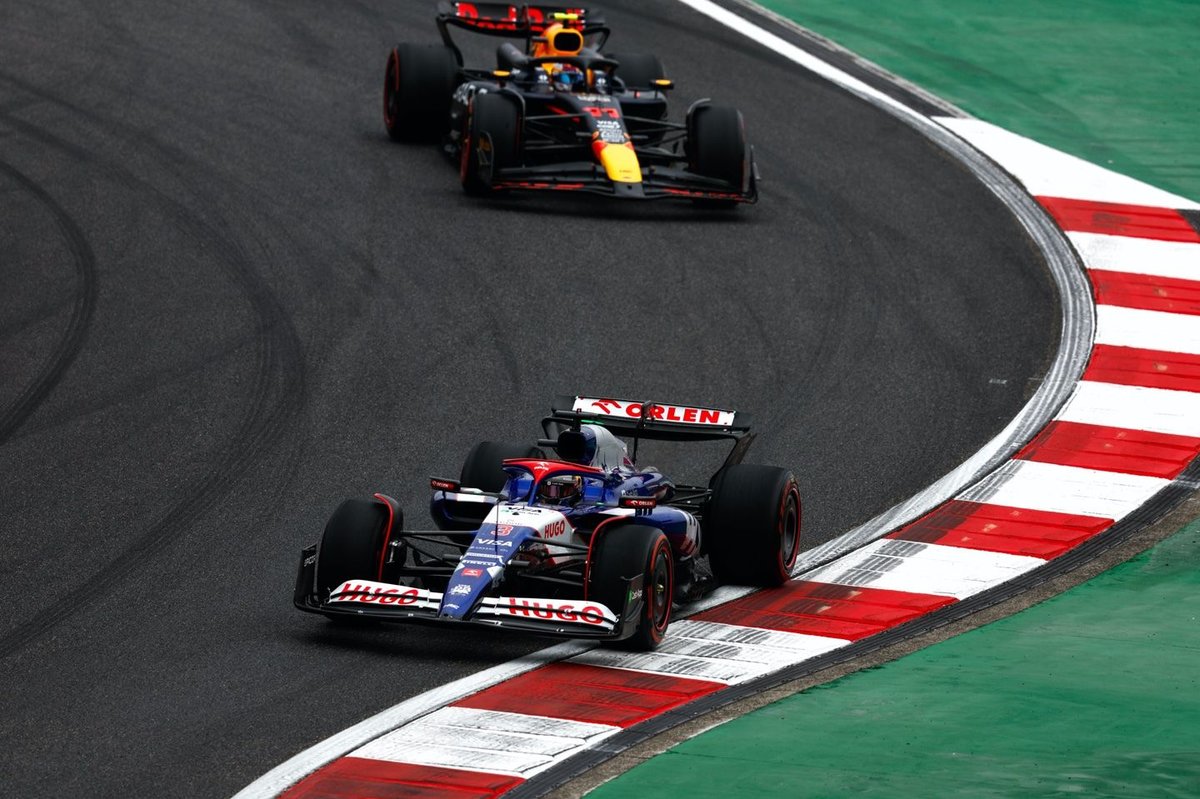 Priestley: “Perez, Ricciardo’nun Formula 1 kariyerini kurtaracak kişi olabilir”