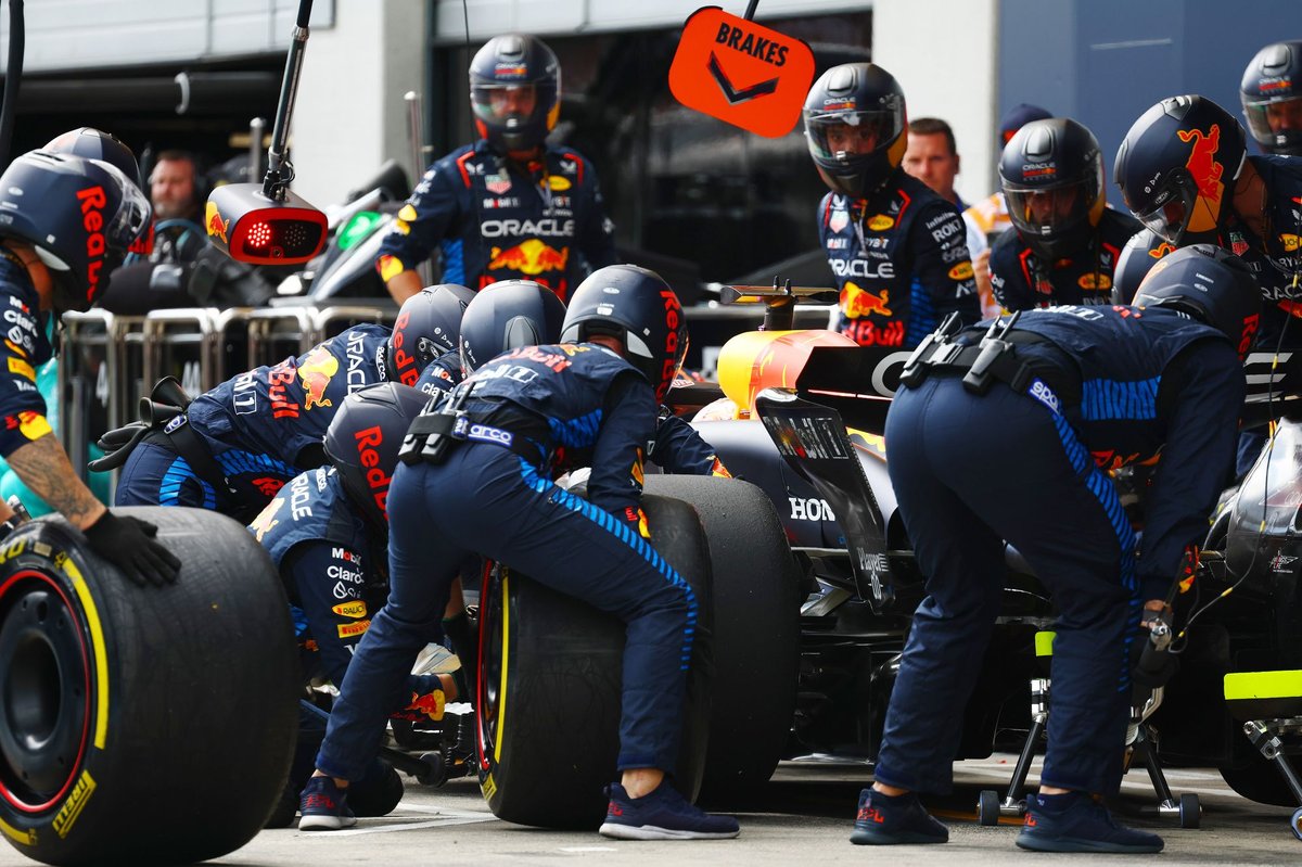 Verstappen: “Red Bull’un berbat stratejisi, Norris ile çarpışmama sebep oldu”